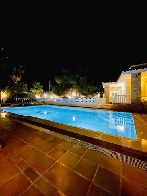Villa Con Piscina Gigante Sant Francesc de s'Estany Luaran gambar